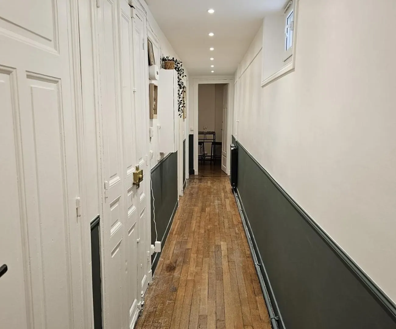 Beautiful 1 Bedroom Flat In Paris 17Th 0*,  フランス