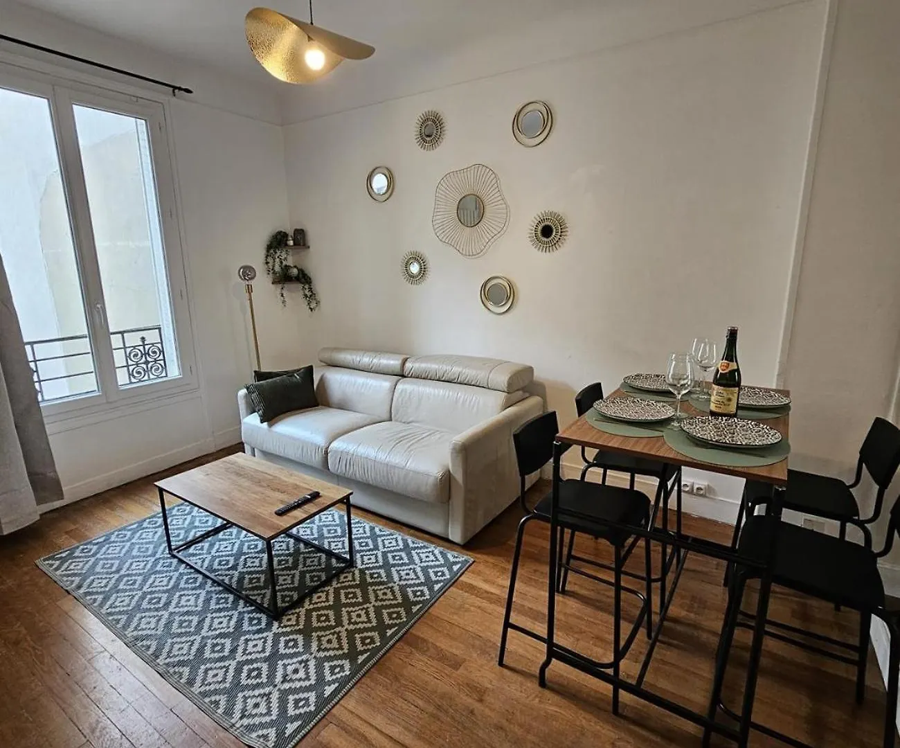 Beautiful 1 Bedroom Flat In Paris 17Th contacts