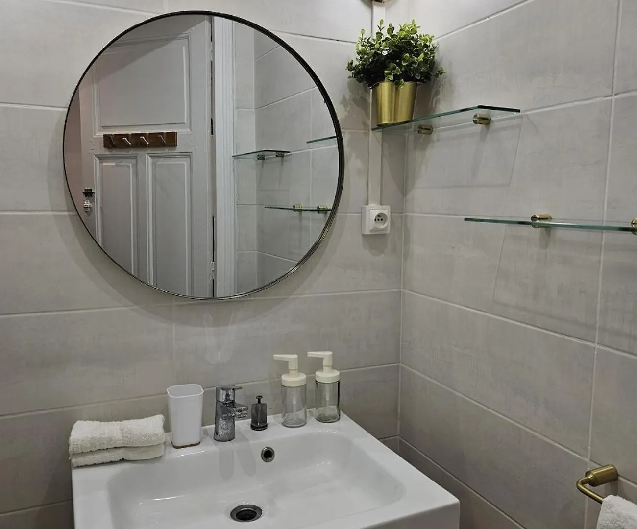 Beautiful 1 Bedroom Flat In Paris 17Th Apartment